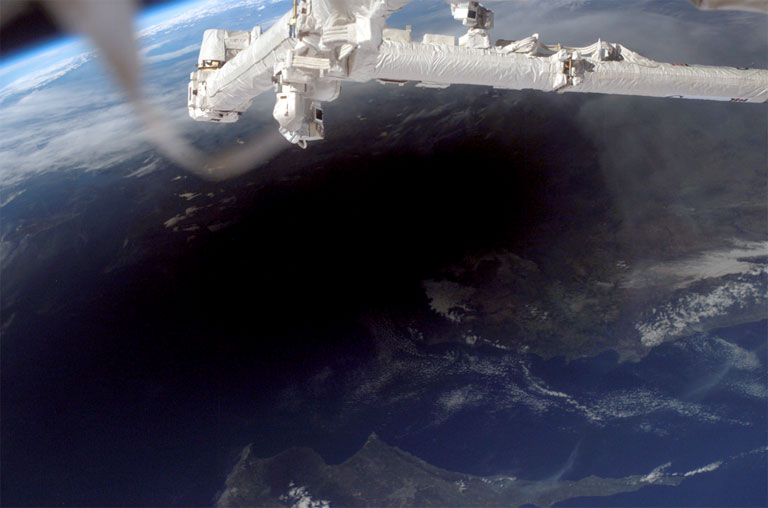 A 2006-os teljes napfogyatkozás az ISS Nemzetközi Űrállomás fedélzetéről (Fotó: NASA) A 2006-os teljes napfogyatkozás az ISS Nemzetközi Űrállomás fedélzetéről (Fotó: NASA)
