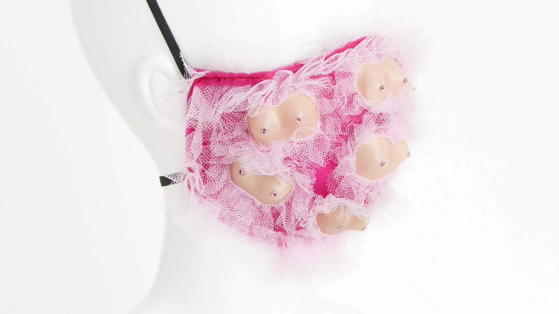 Kötött nyelvek, Barbie-mellek és baktériumok – Így szabadult el a maszkdivat
