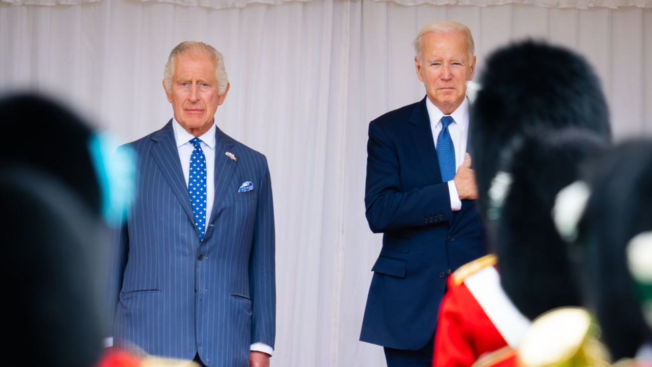 károly és biden